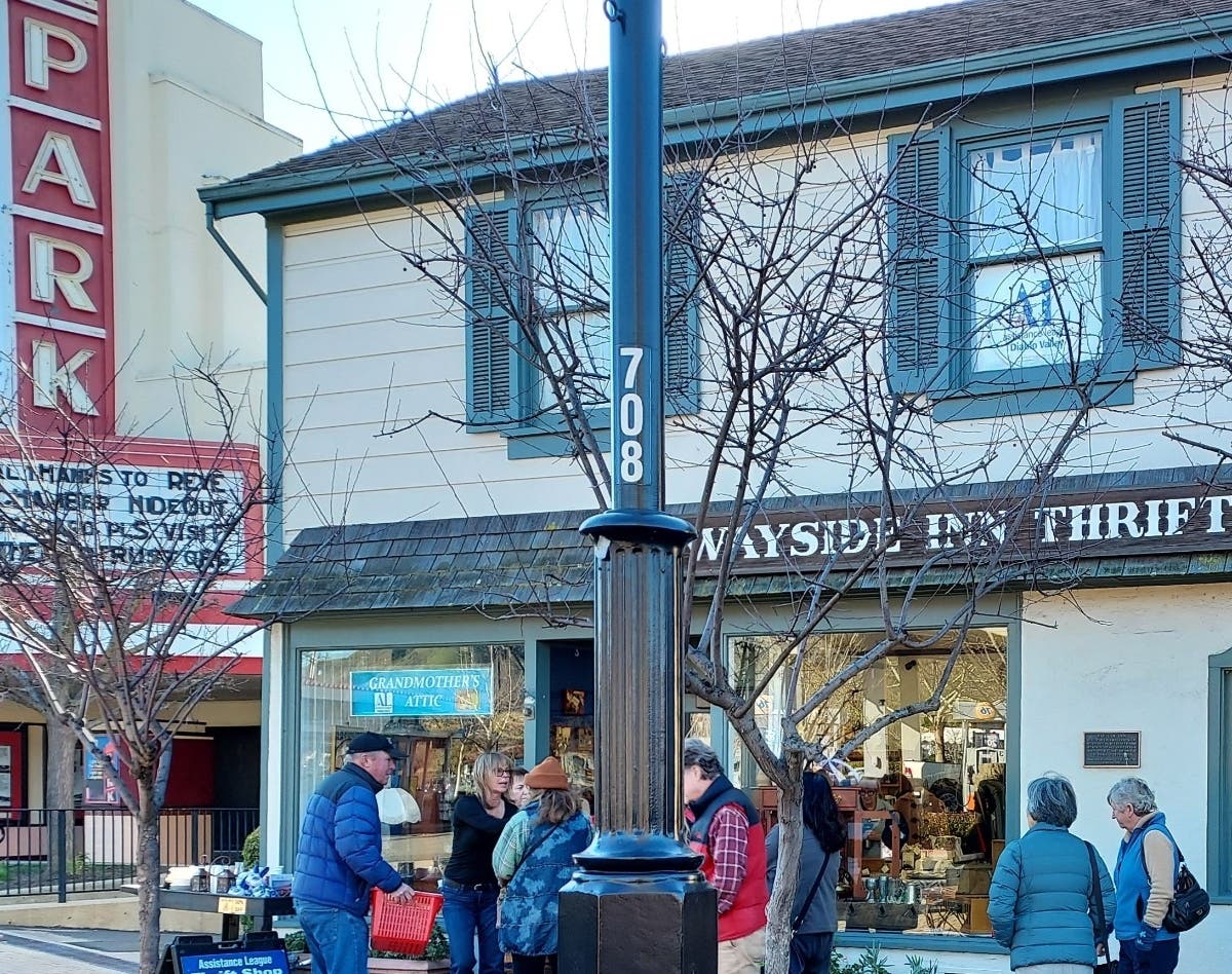 thrift stores landmark